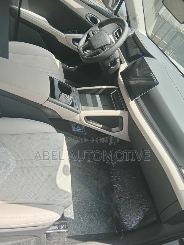 BYD Yuan Up 45 kWh FWD 2024 Off white