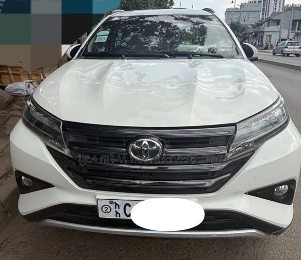 Toyota Rush 2023 Off white