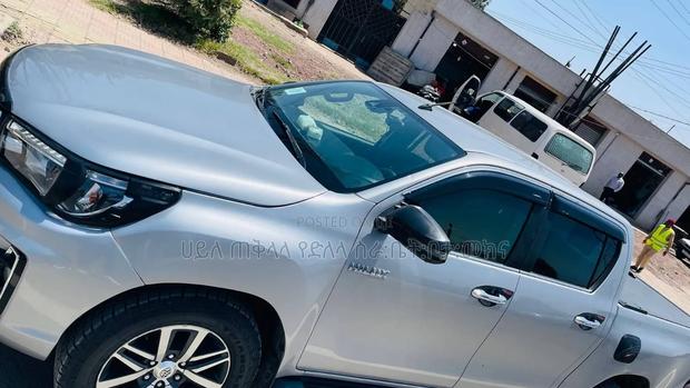 Toyota Hilux 2020 Off white