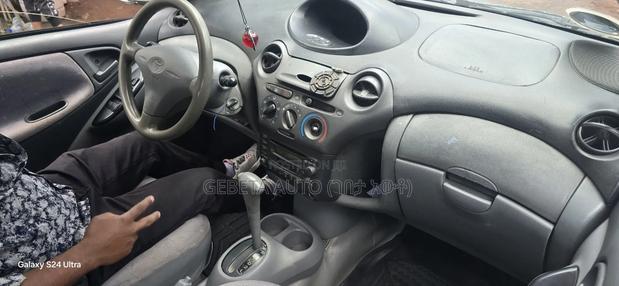 Toyota Vitz 2001