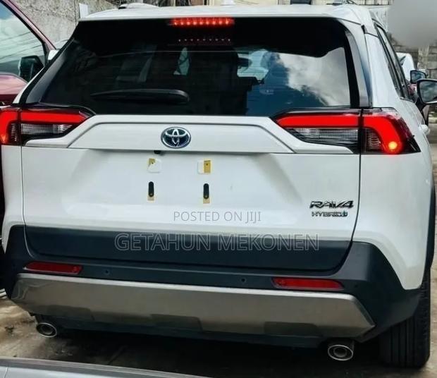 Toyota RAV4 2024 White