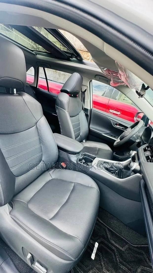 Toyota RAV4 2024 White