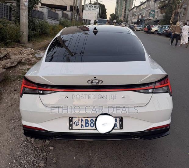 Hyundai Avante 2021 White