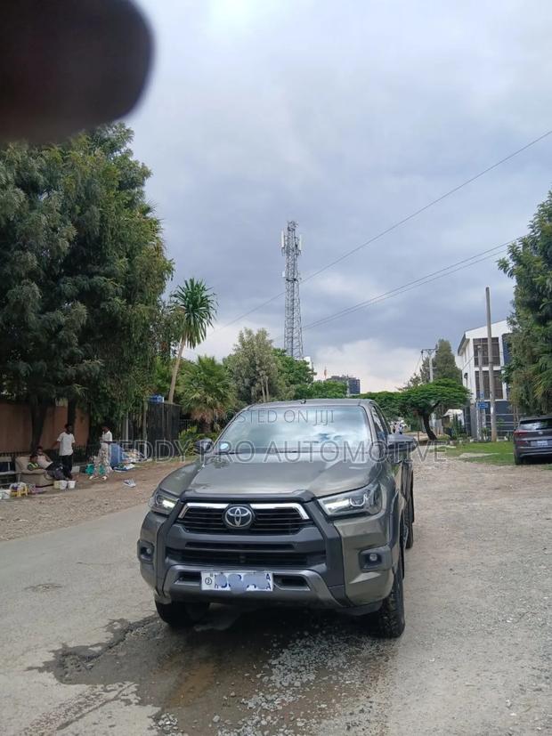 Toyota Hilux 2021 Gray