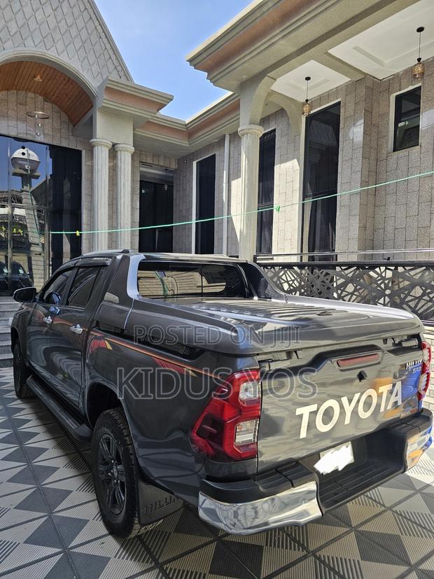 Toyota Hilux 2020 Black