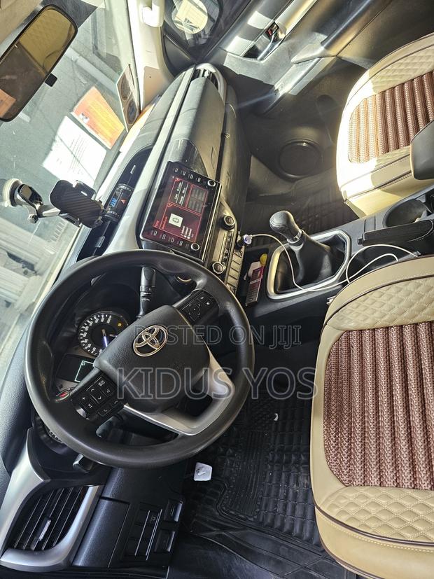 Toyota Hilux 2020 Black