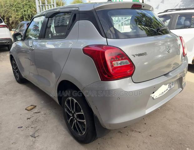Suzuki Swift 2021 Silver