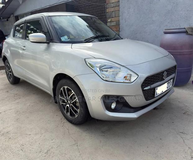 Suzuki Swift 2021 Silver