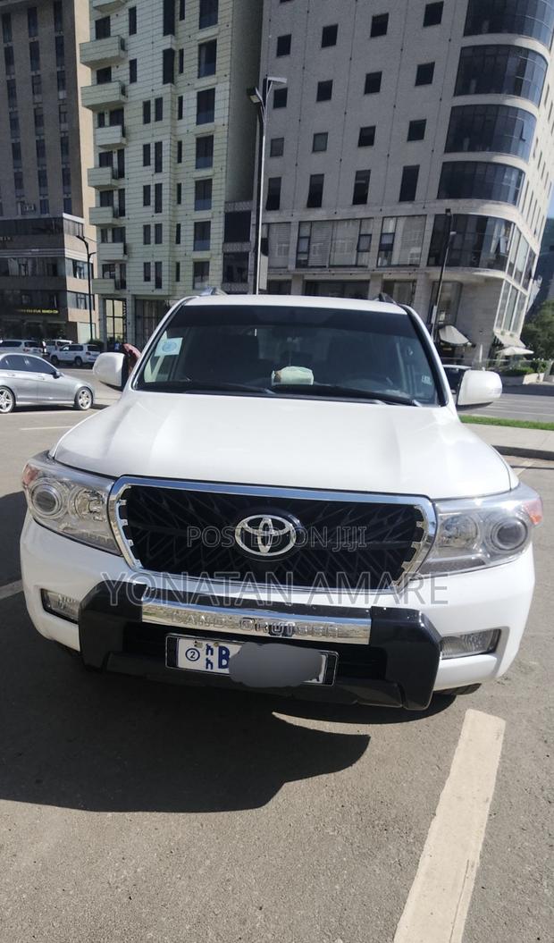 Toyota Land Cruiser 2010 White