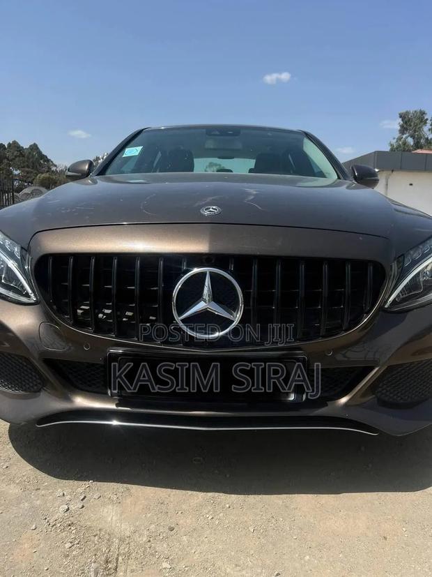 Mercedes-Benz C180 2017 Brown
