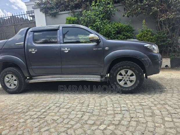 Toyota Hilux 2013 Gray