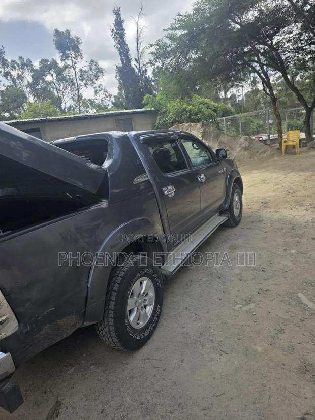 Toyota Hilux 2013 Gray