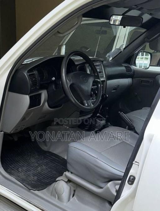 Toyota Land Cruiser 2007 White
