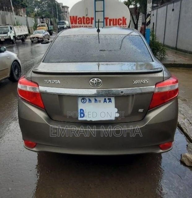 Toyota Yaris 2015 Brown