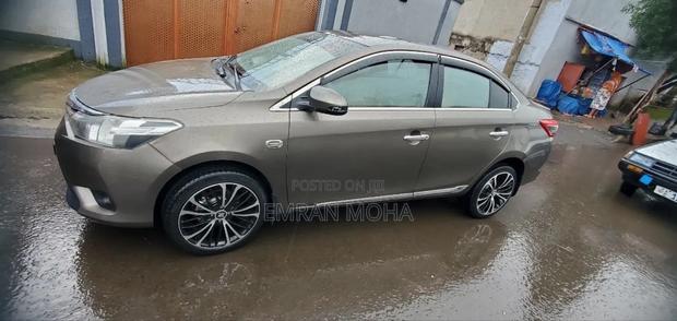 Toyota Yaris 2015 Brown