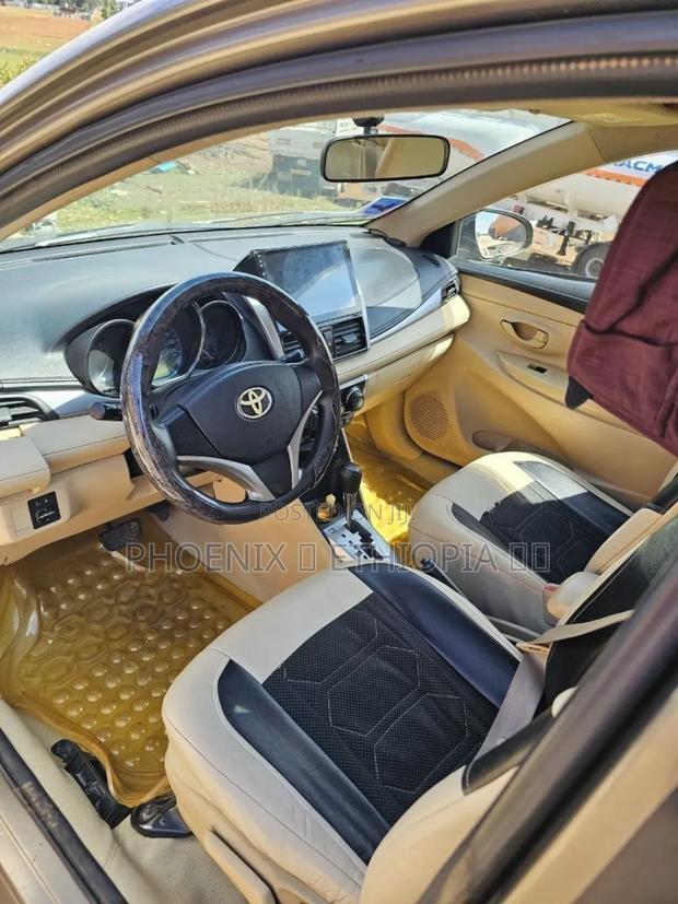 Toyota Yaris 2015 Brown