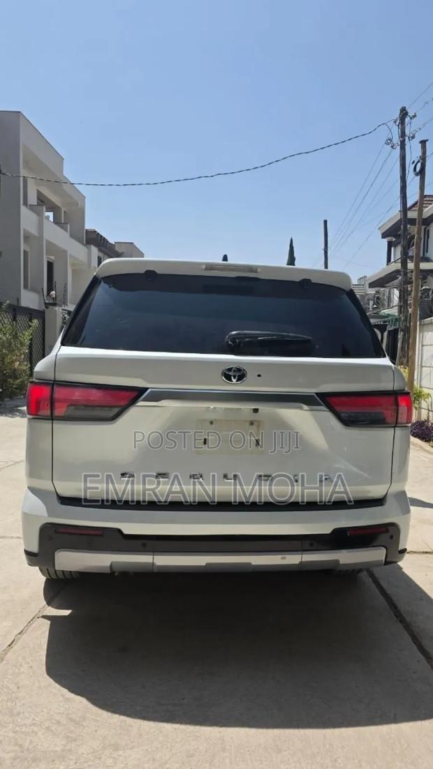 Toyota Sequoia 2024 White
