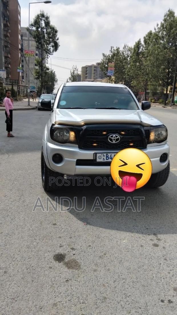Toyota Tacoma 2011 Silver