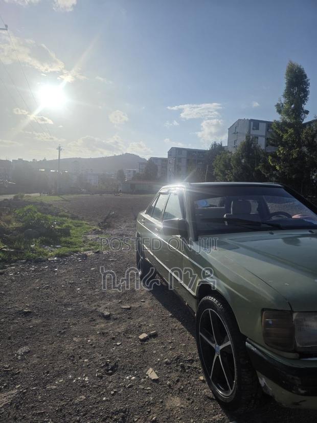 Mercedes-Benz 190 E 1983 Green