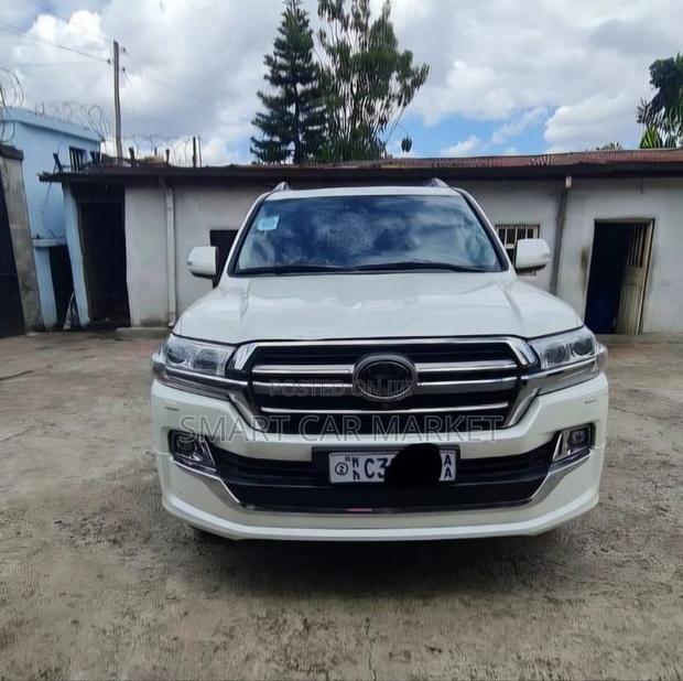 Toyota Land Cruiser 2020 White