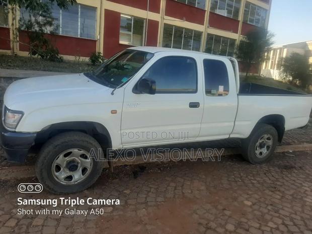Toyota Hilux 1999 White