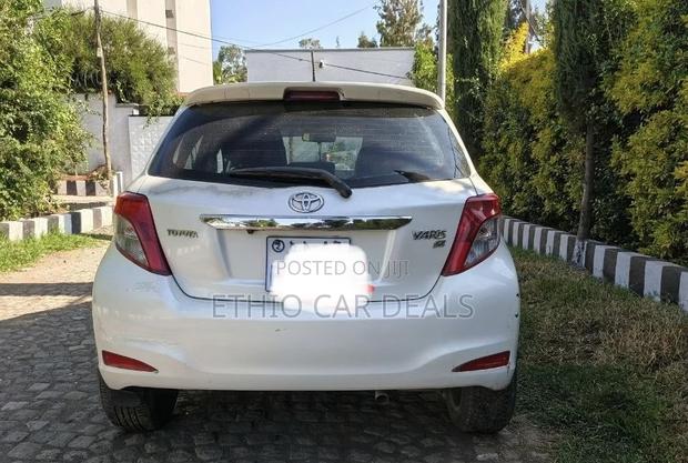 Toyota Yaris 2015 Silver