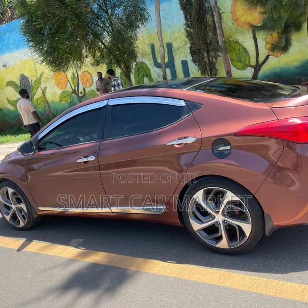 Hyundai Avante 2013 Burgundy
