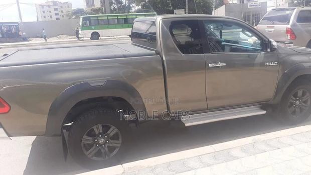 Toyota Hilux 2021 Gold
