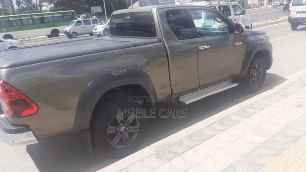 Toyota Hilux 2021 Gold