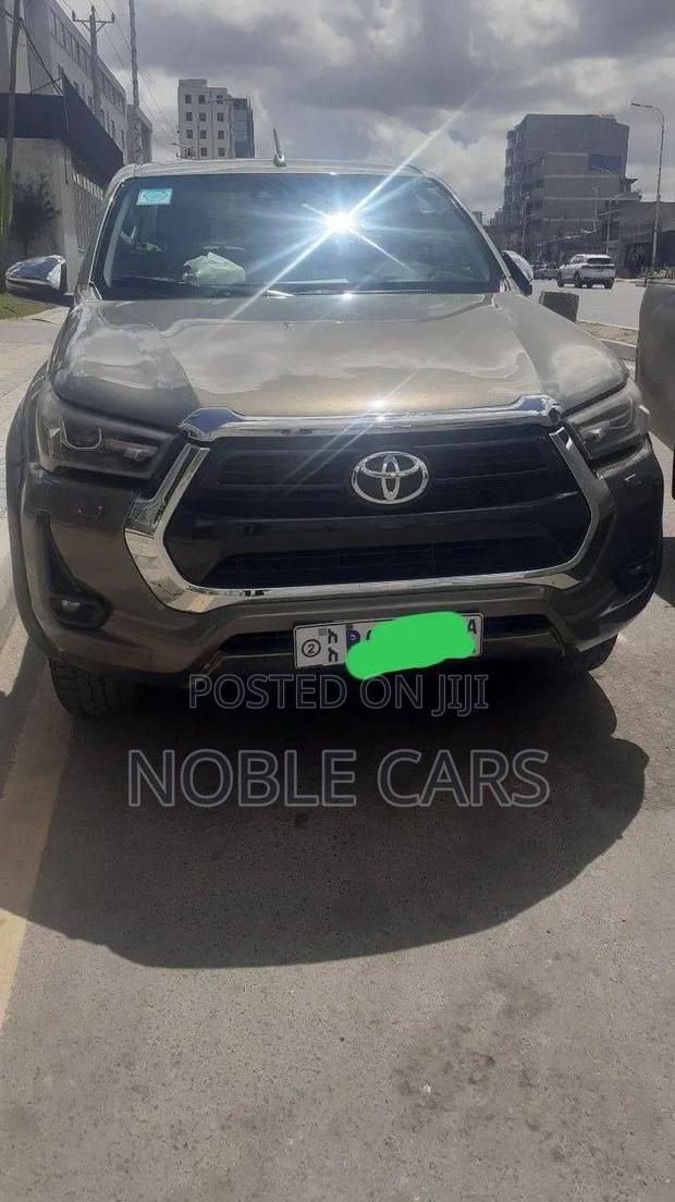Toyota Hilux 2021 Gold
