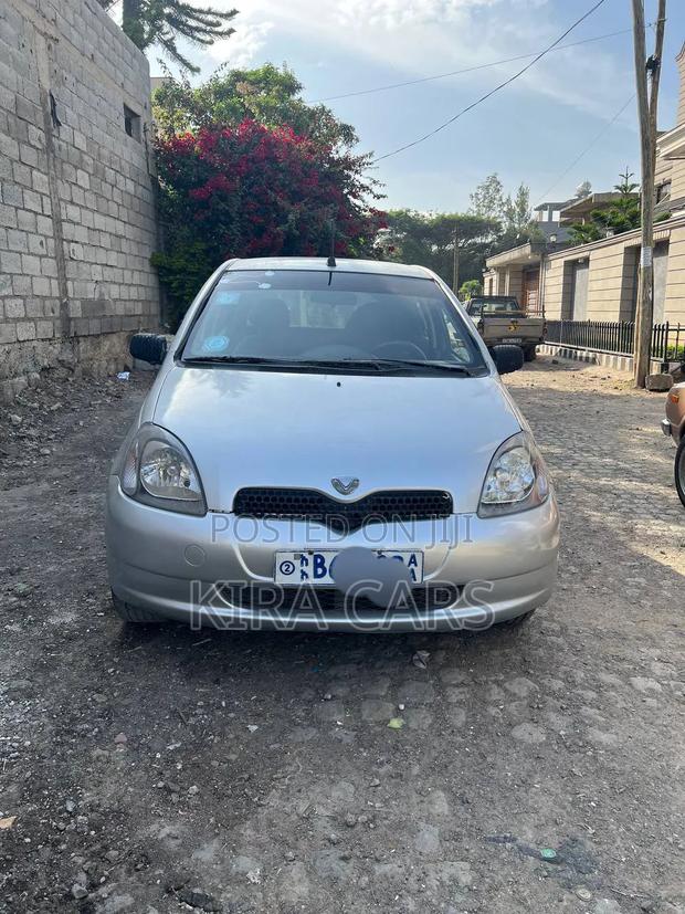Toyota Vitz 2001 Silver