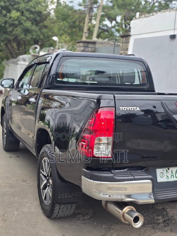 Toyota Hilux Revo Double Cab Deisel 2.4 AWD 2018 Black