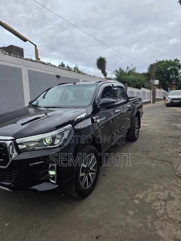 Toyota Hilux Revo Double Cab Deisel 2.4 AWD 2018 Black