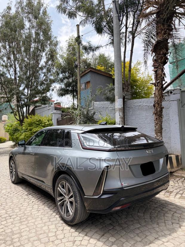 Cadillac Lyriq 2023 Silver