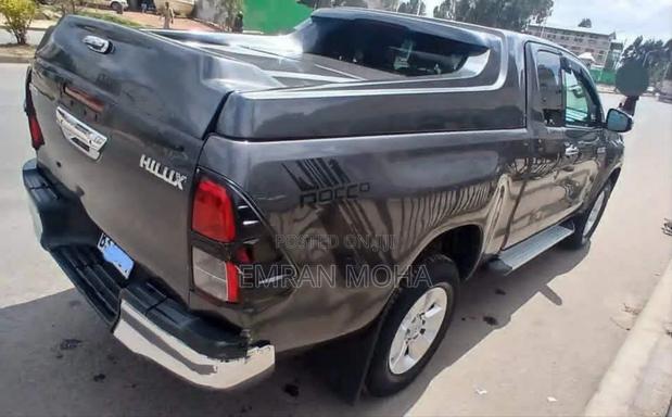 Toyota Hilux 2017 Gray