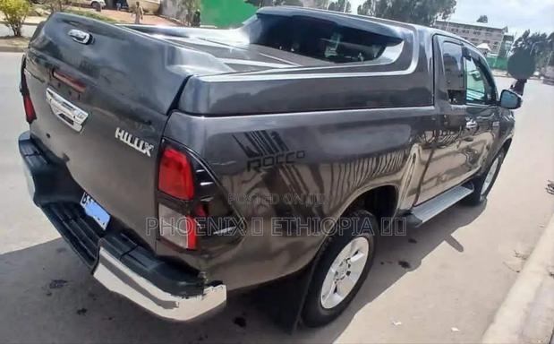 Toyota Hilux 2017 Gray