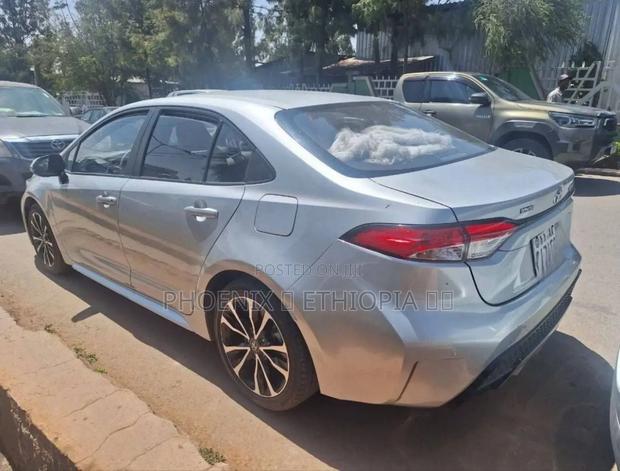 Toyota Corolla 2022 Silver