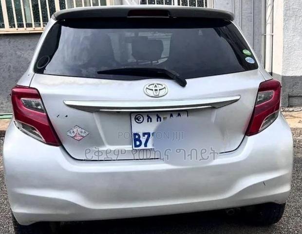 Toyota Yaris 2015 Silver