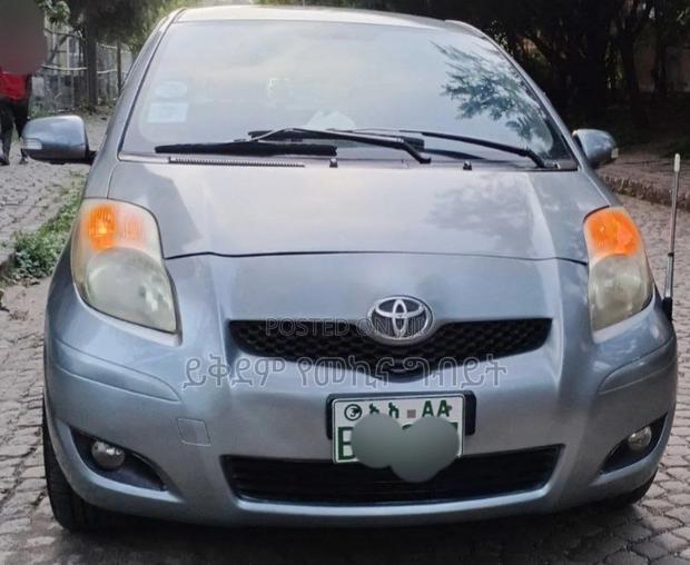 Toyota Yaris 2010 Silver