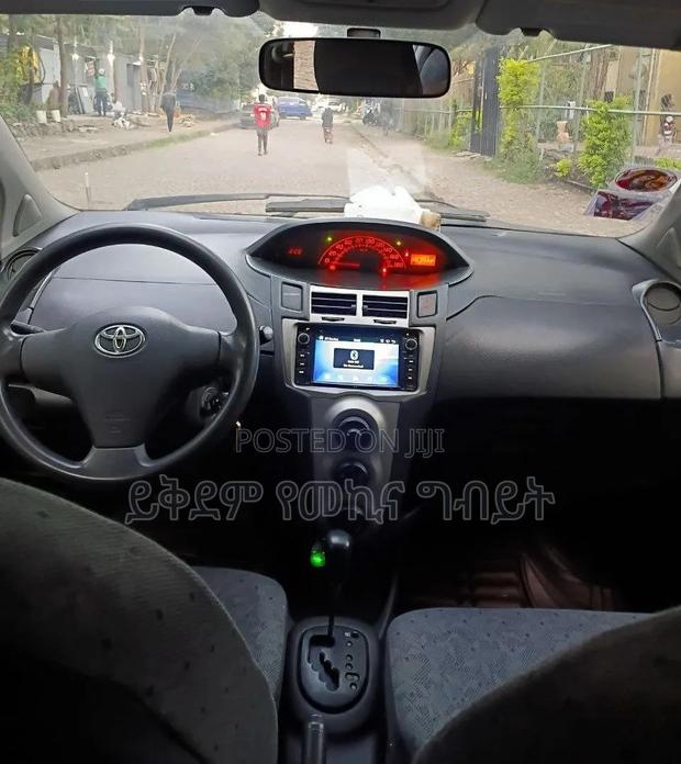 Toyota Yaris 2010 Silver