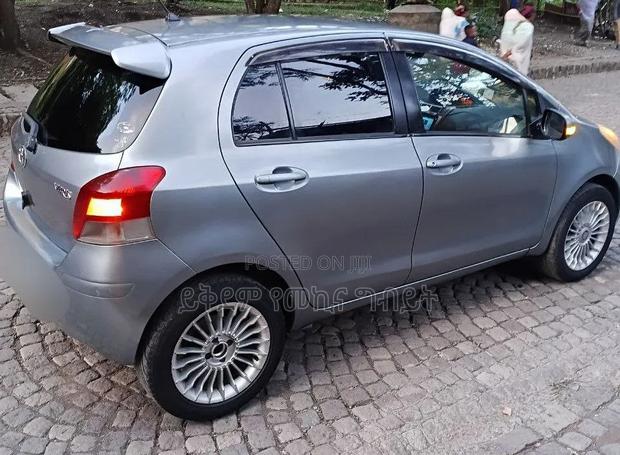 Toyota Yaris 2010 Silver