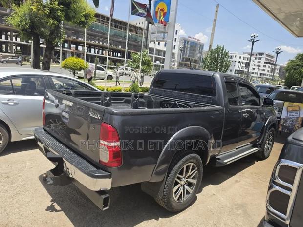 Toyota Hilux 2013 Black