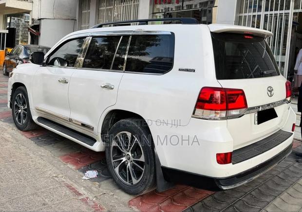 Toyota Land Cruiser 2020 White
