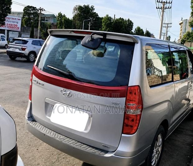 Hyundai H1 2015 Silver