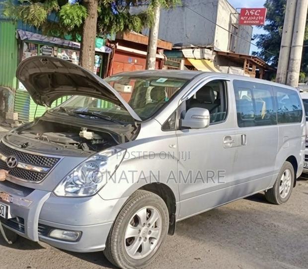 Hyundai H1 2015 Silver