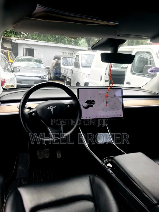 Tesla Model 3 2022 White