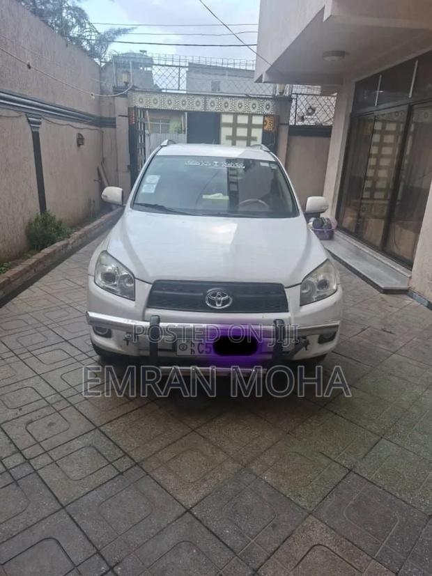 Toyota RAV4 2012 White