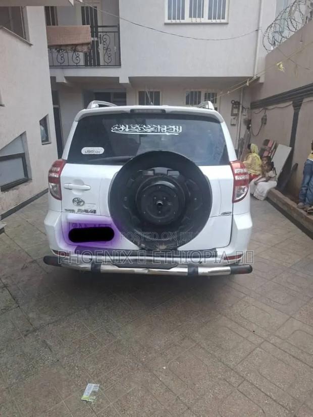 Toyota RAV4 2012 White