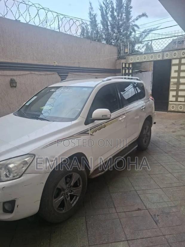 Toyota RAV4 2012 White