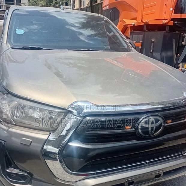 Toyota Hilux 2021 Gray